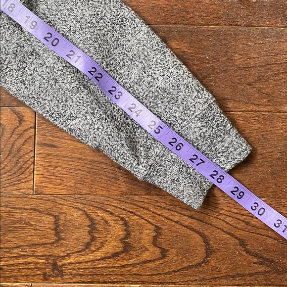 Roots Women’s Size Large Crewneck Sweatshirt Salt & Pepper Logo - Picture 11 of 11